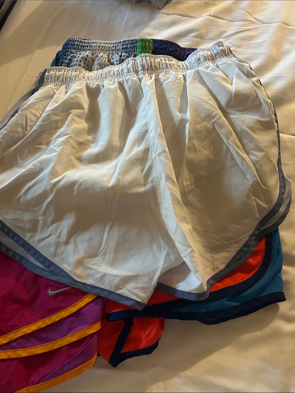 Nike women’s multi -Pack Athletic Shorts in Pink, Orange, Purple, Blue, Green - Picture 5 of 7